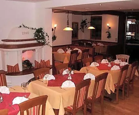 Landgasthof Zum Schildhauer מלון Halfing